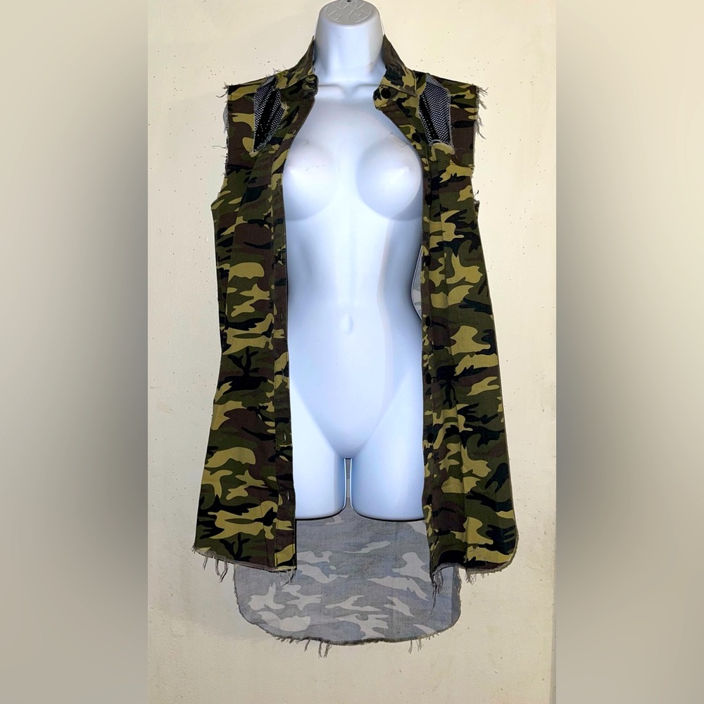 Distressed High Low Camouflaged Shirt - Picture 3 of 6